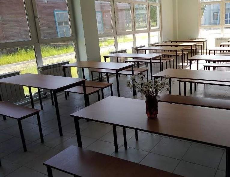 Наши недорогие столы на металлокаркасе СО-1 с ЛДСП-столешницей