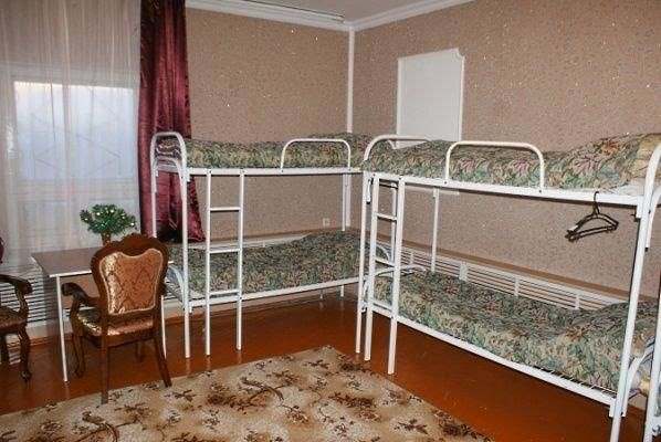 Кровать металлическая двухъярусная с лестницей и ограждением 2С-1У2 в общежитие купить недорого оптом от производителя в Москве